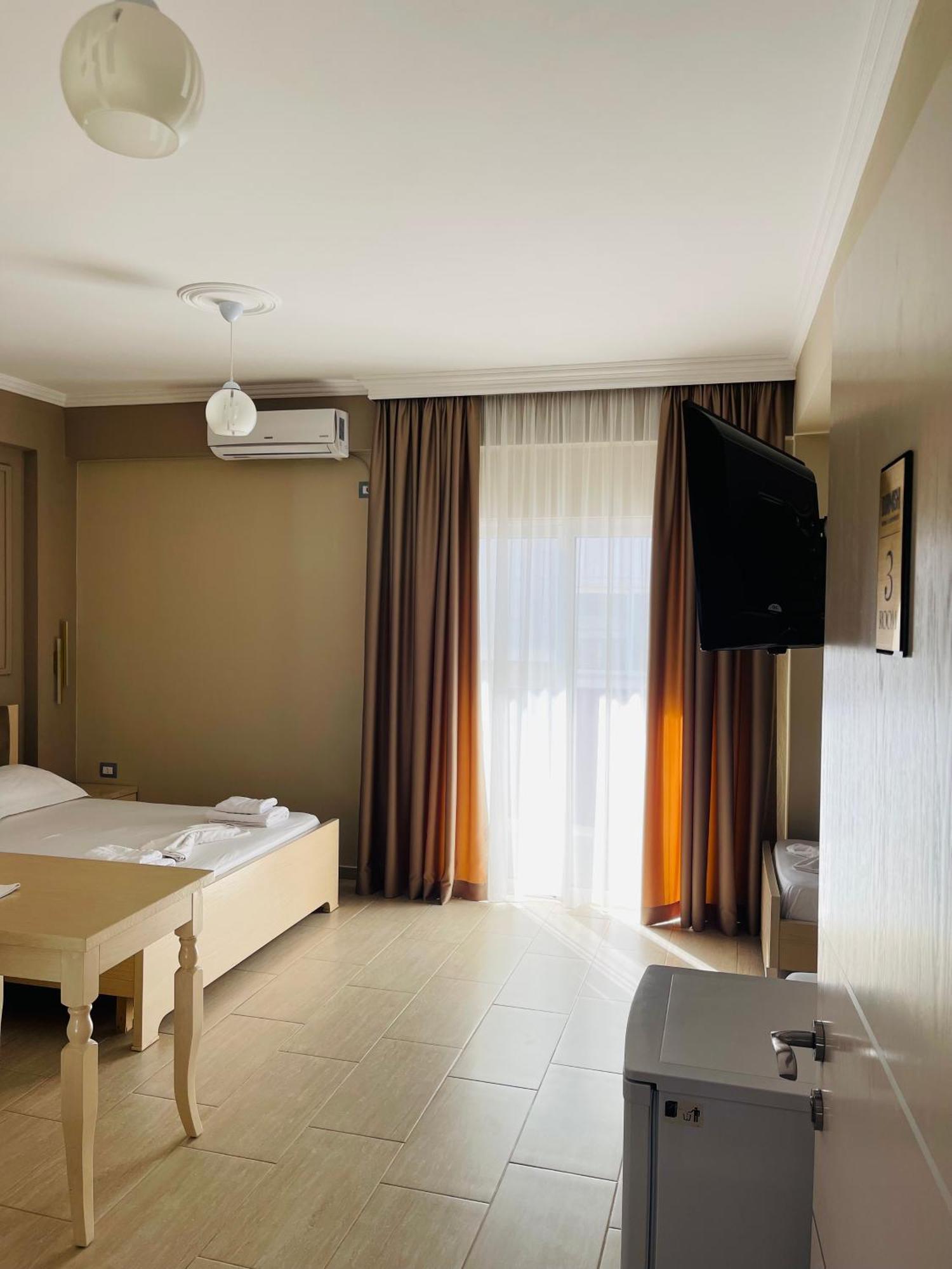 Durmishi Rooms & Apartments & Beach Саранда Екстер'єр фото