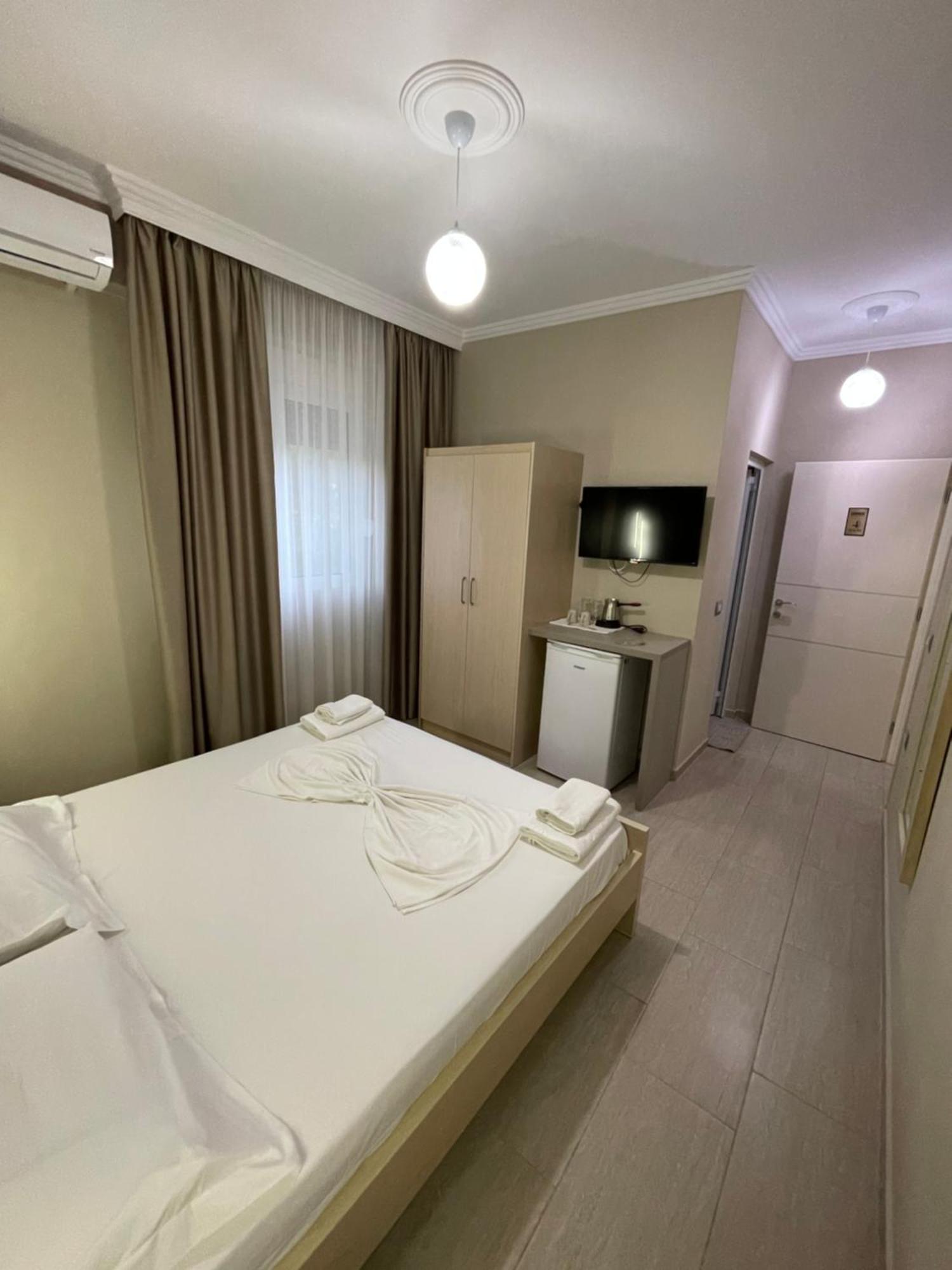 Durmishi Rooms & Apartments & Beach Саранда Екстер'єр фото